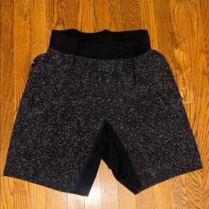 Men’s Lululemon Black and Gray Speckled Shorts